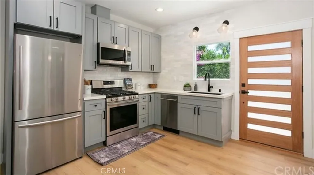 15149 Gilmore Street, Van Nuys, California 91411 home-pic-34